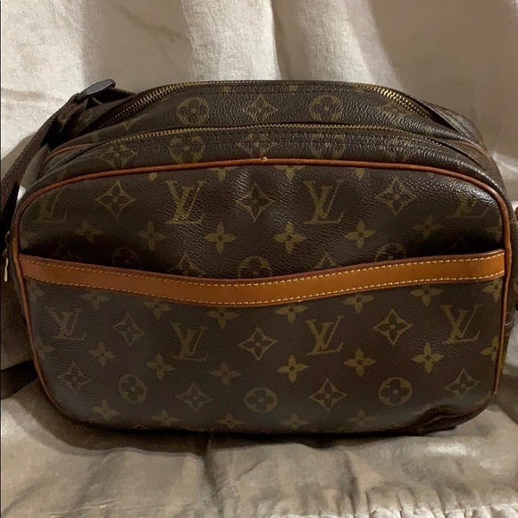 Authentic Louis Vuitton Reporter - Picture 1 of 8